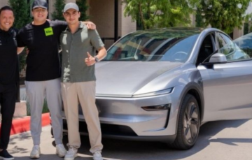Tesla доставила авто без жодної людини — кінець епохи водіїв уже поруч?