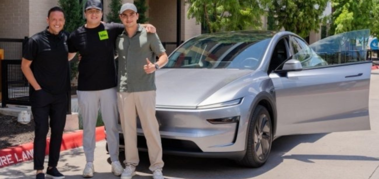 Tesla доставила авто без жодної людини — кінець епохи водіїв уже поруч?