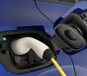 Топ-5 міфів про зарядні станції для електромобілів