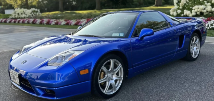 Рідкісна Acura NSX 2005 з пробігом лише 6920 км підкорює аукціон