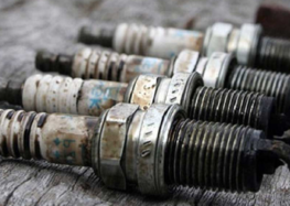 Як відкрутити «прикипілі» свічки без поломок