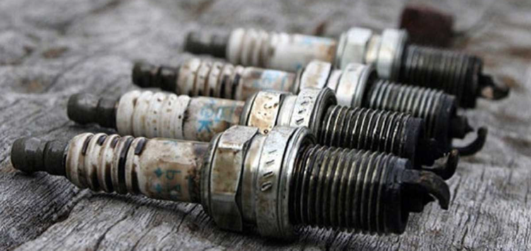 Як відкрутити «прикипілі» свічки без поломок