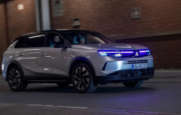 Opel навчив фари розмовляти з пішоходами