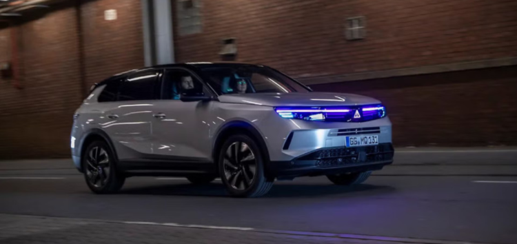 Opel навчив фари розмовляти з пішоходами