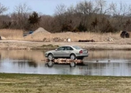 У США знайшли «загублений» Volvo, що стоїть у середині озера роками — історія дивної стоянки