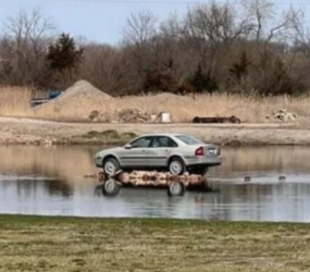 W Stanach Zjednoczonych znaleziono Volvo na środku jeziora