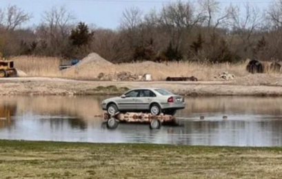 У США знайшли «загублений» Volvo у середині озера