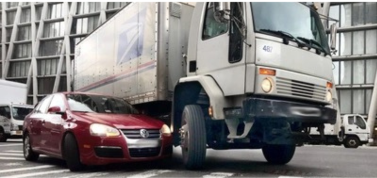 Як не стати невидимкою поруч із фурою і уникнути сліпих зон