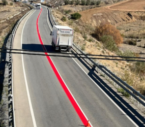 Новий тип розмітки на дорогах — чому вона червона і як працюватиме