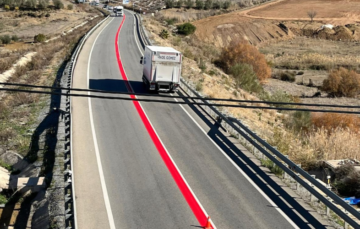 Новий тип розмітки на дорогах — чому вона червона і як працюватиме
