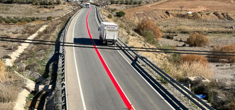 Новий тип розмітки на дорогах — чому вона червона і як працюватиме