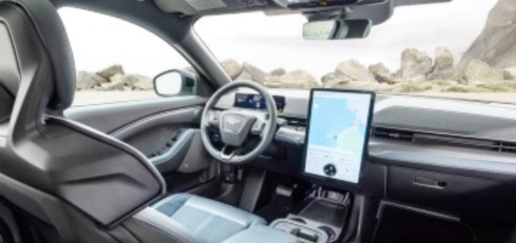 Проекції майбутнього – Ford тестує персоналізований дисплей у салоні авто