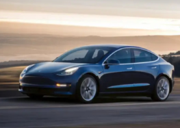 Електромобілі Tesla тепер самі нагадають про забутий смартфон