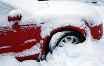 Як водіям адаптувати манеру керування під час снігопаду
