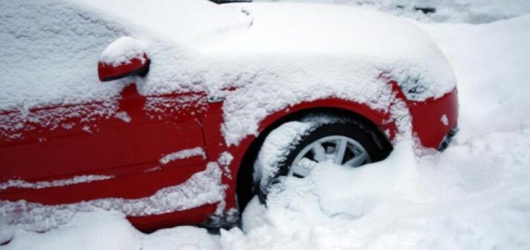 Як водіям адаптувати манеру керування під час снігопаду