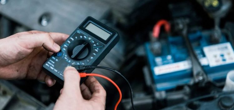 Почему зимой аккумулятор быстро теряет заряд и как долго его нужно подзаряжать в дороге