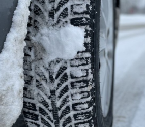 Як лід у колісних арках впливає на керованість авто взимку