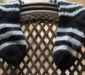 Дивний, але корисний трюк – чому в січні дзеркала авто «одягають» у шкарпетки