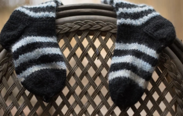 Дивний, але корисний трюк – чому в січні дзеркала авто «одягають» у шкарпетки