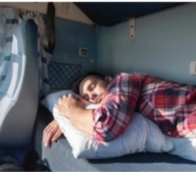 Ніч у кабіні зробила водіїв фур у Нідерландах «безхатьками»