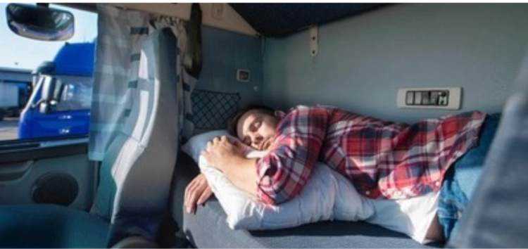 Ніч у кабіні зробила водіїв фур у Нідерландах «безхатьками»