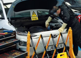 Чому ремонт електрокарів дешевшає, але не для власника