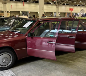Рідкісний шестидверний W124 у заводському стані виявили через десятиліття
