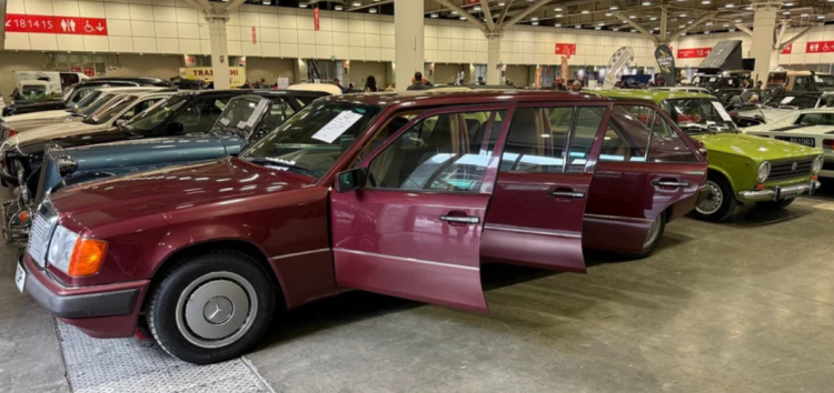 Рідкісний шестидверний W124 у заводському стані виявили через десятиліття