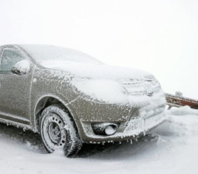 Чому не варто тиснути на газ на авто з АКПП коли ви застрягли взимку