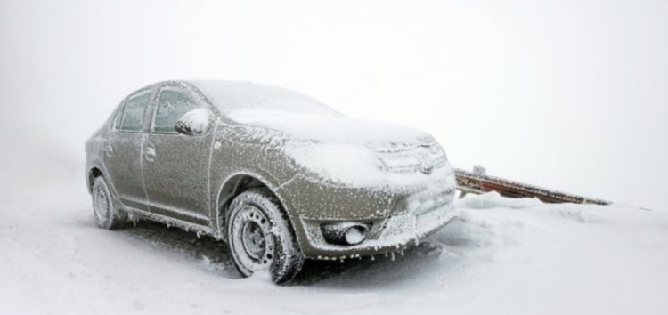 Чому не варто тиснути на газ на авто з АКПП коли ви застрягли взимку