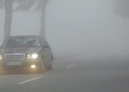 Як безпечно керувати автомобілем у тумані – поради ДСНС для водіїв