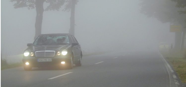 Як безпечно керувати автомобілем у тумані – поради ДСНС для водіїв