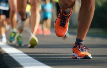 Автопілот ігнорує бігунів на дорозі