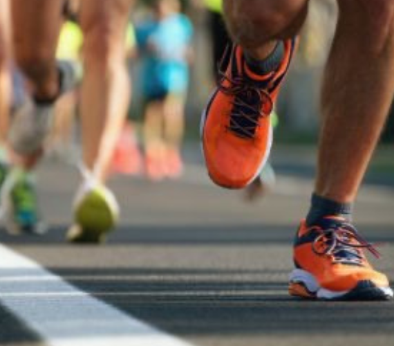 Автопілот ігнорує бігунів на дорозі