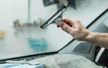 Чому омивач скла критично важливий