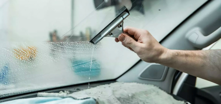 Чому омивач скла критично важливий