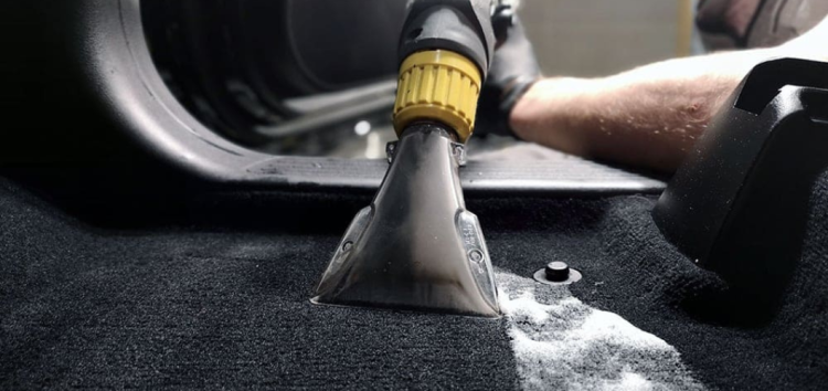 Найбрудніші місця в авто і як чистити