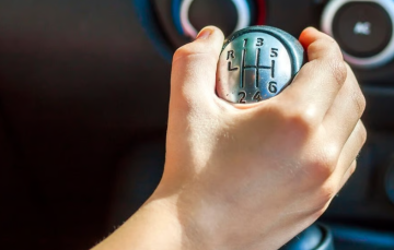 Скрегіт коробки передач – коли це критично