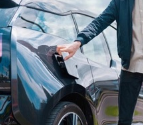 Tesla очолила ринок електромобілів України