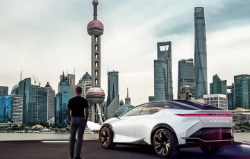 Lexus запускає свій перший електрокросовер у Китаї