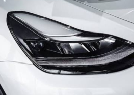 Фари Tesla тепер самі регулюються
