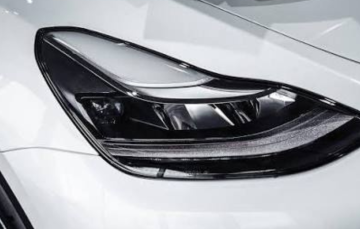 Фари Tesla тепер самі регулюються